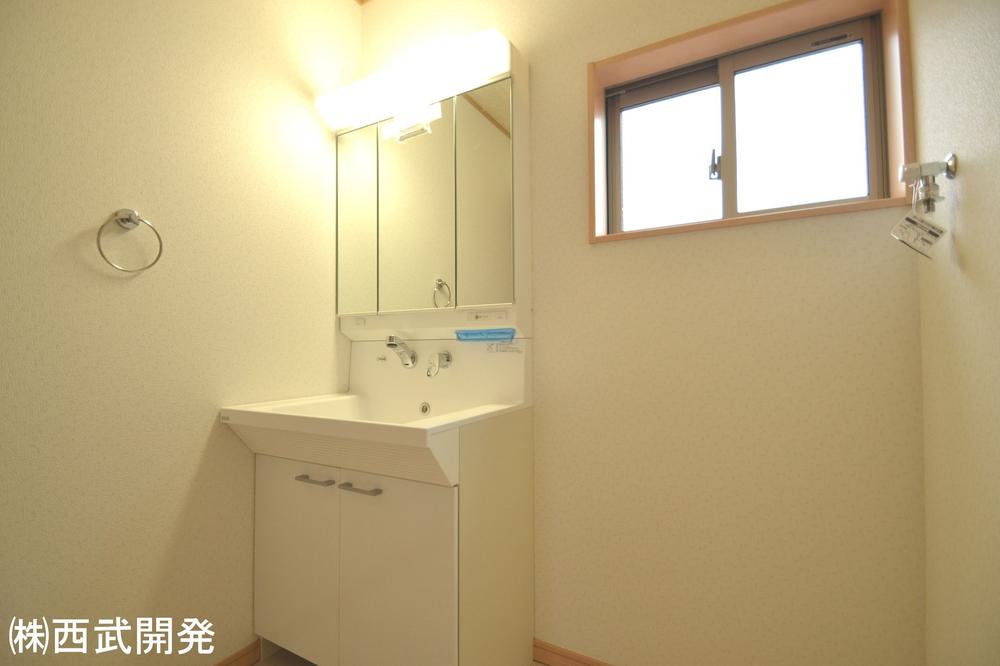 Wash basin, toilet. Indoor (10 May 2013) Shooting