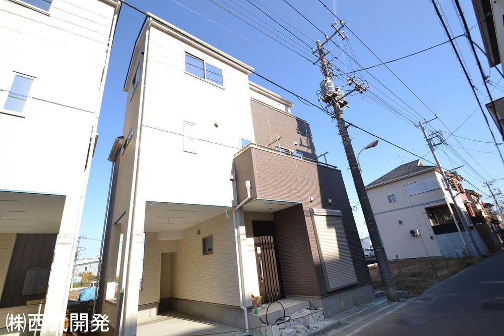 Local appearance photo. Local (11 May 2013) Shooting