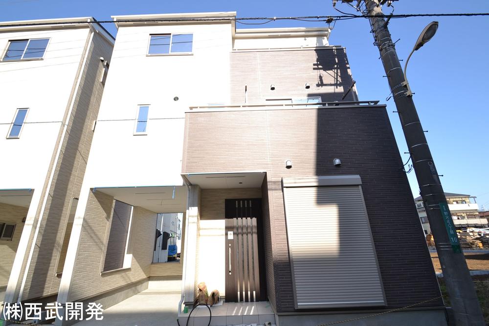 Local photos, including front road. Local (11 May 2013) Shooting