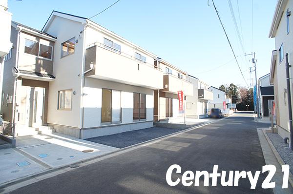 Local photos, including front road. 12 / 3 Shot