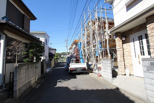 Local photos, including front road. Local (10 May 2013) Shooting