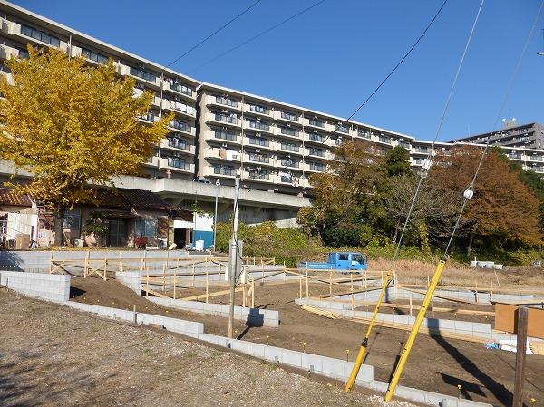 Local photos, including front road. Local (12 May 2013) Shooting