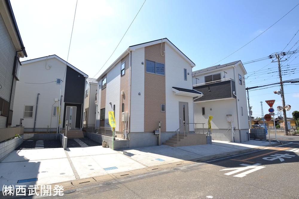 Local photos, including front road. Local (10 May 2013) Shooting