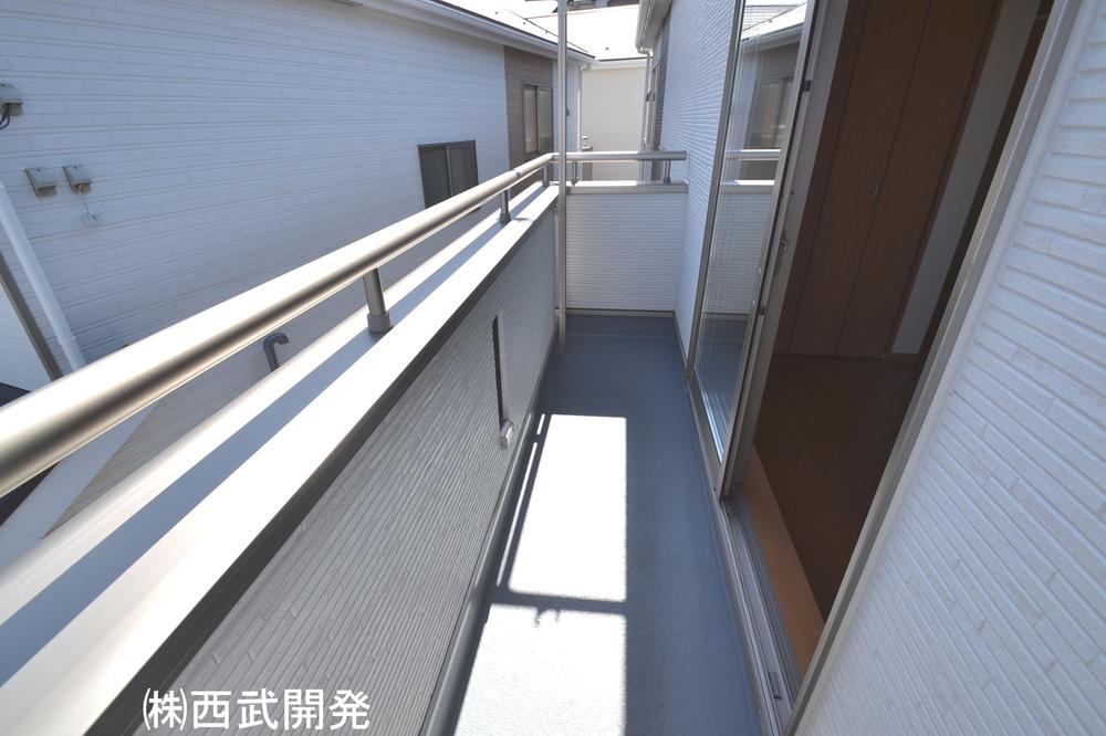 Balcony. Local (10 May 2013) Shooting Building 2