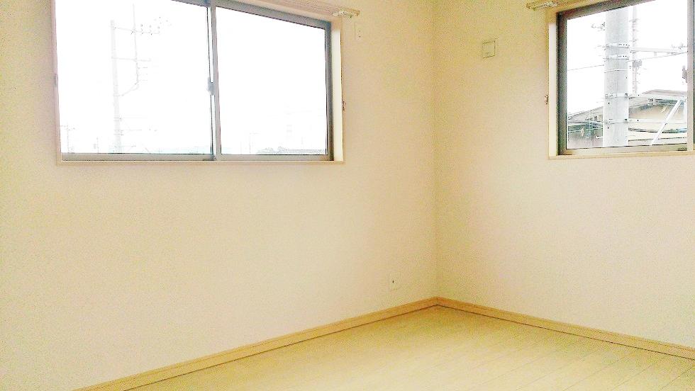 Non-living room. Indoor (September 2013) Shooting Bright 2F Western-style. Zenshitsuminami is facing.