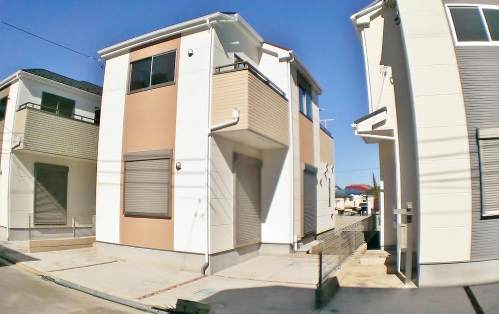 Local photos, including front road. Green a lot of local surrounding environment. Clean streets is attractive to some sense of scale of the previous 19 buildings.