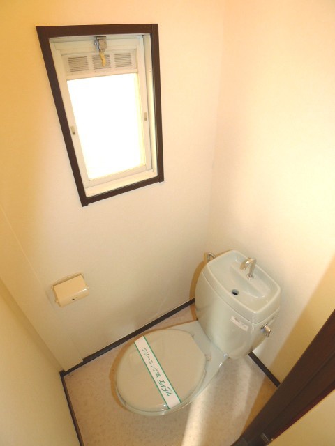 Toilet. Effortlessly ventilation if there is a window