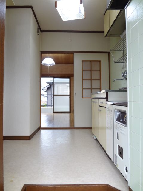 Entrance. Ventilation is very good from the entrance to the veranda