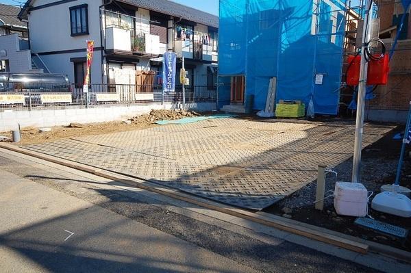 Local photos, including front road. Local (11 May 2013) Shooting