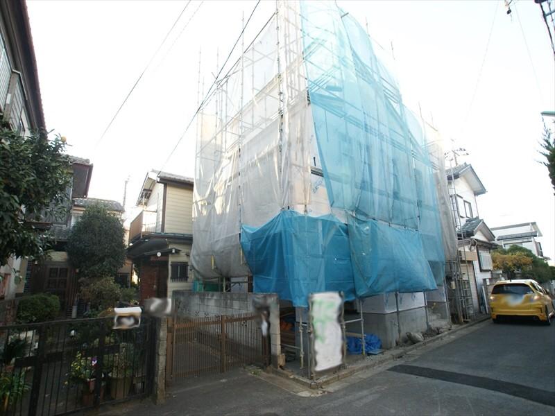 Local appearance photo. Day is good at the south side adjacent land passage