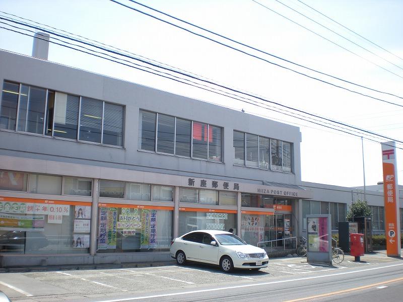 post office. Niiza 800m until the post office