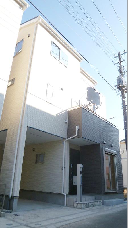 Local photos, including front road. Local (12 May 2012) shooting