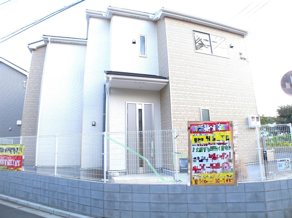 Local appearance photo. Local (11 May 2013) Shooting