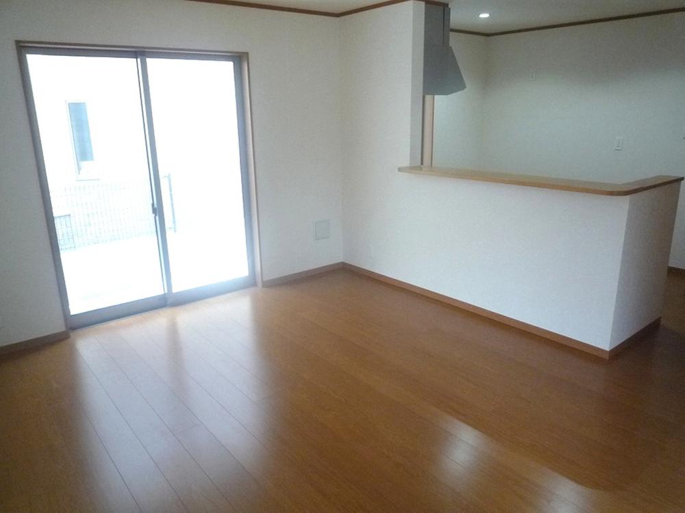 Living. 1 Building: face-to-face kitchen overlooking the living room 2013 October