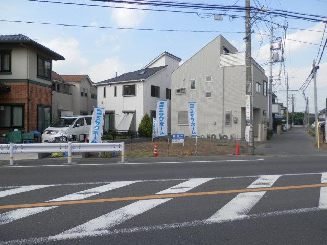 Local photos, including front road. Local (July 2013) Shooting