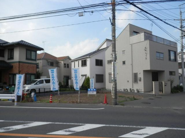 Local photos, including front road. Local (July 2013) Shooting