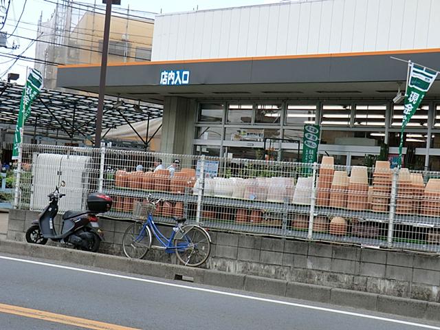 Shopping centre. 1000m Royal Home Center Niiza store to Royal Home Center Niiza store