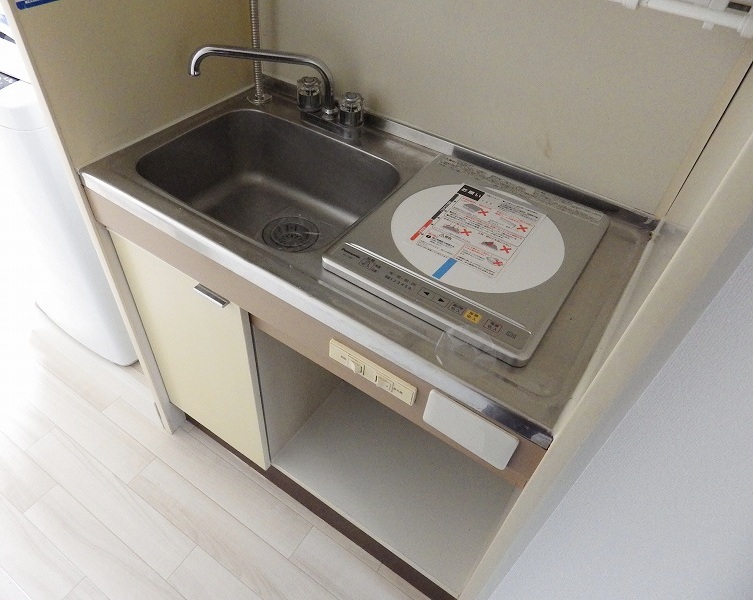 Kitchen. Origin of a fire safe IH stove