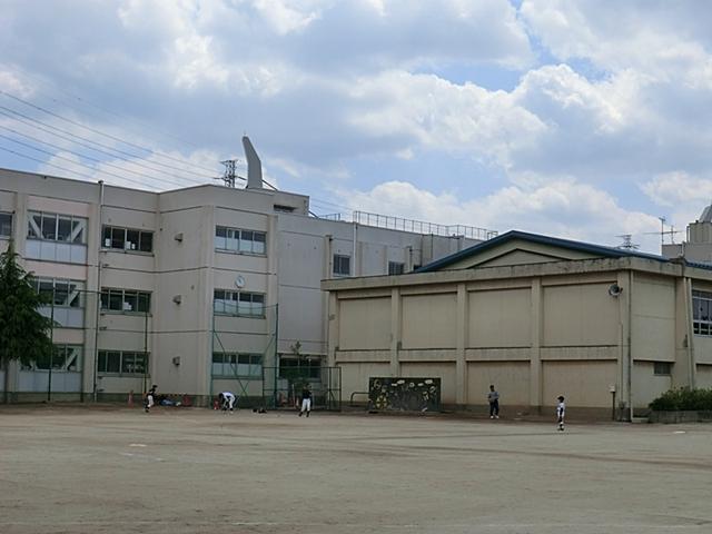 Primary school. Niiza 980m until the fourth elementary school