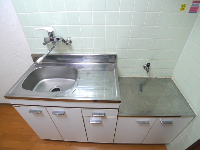 Kitchen. You easily can prepare their own meals in a 2 lot gas stoves