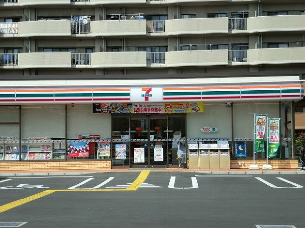 Convenience store. 150m to Seven-Eleven (convenience store)