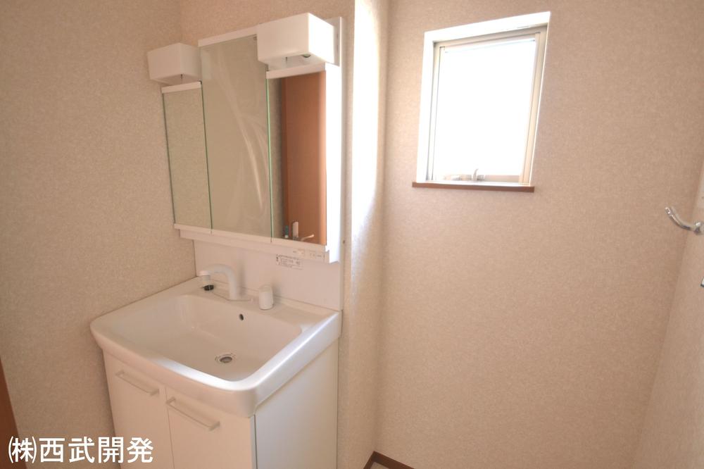 Wash basin, toilet. Indoor (11 May 2013) Shooting