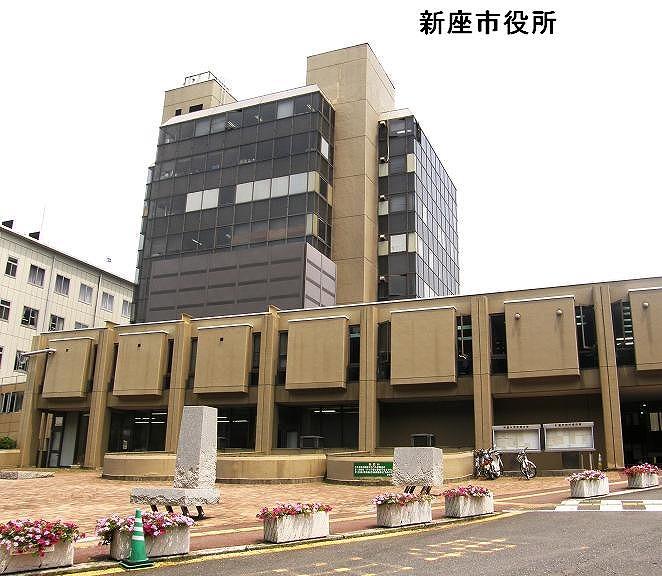 Government office. Niiza 1400m to city hall