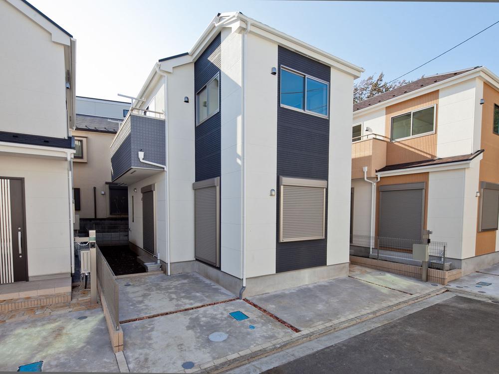 Local appearance photo. Local (12 May 2013) Shooting