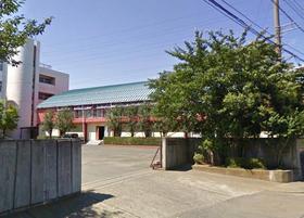 Junior high school. 911m to Niiza fourth junior high school (junior high school)