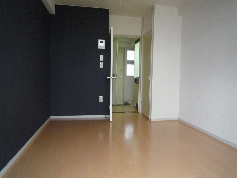 Living and room. Another Room No. reference photograph