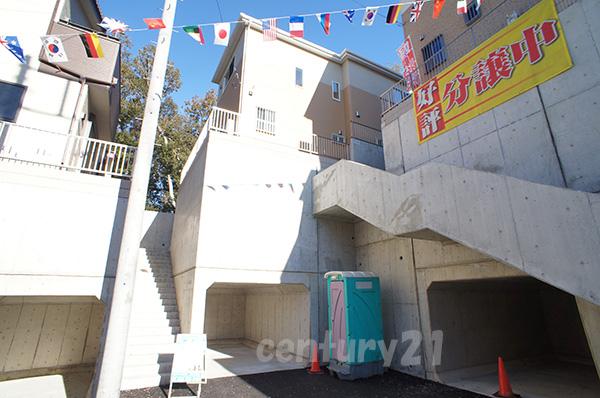 Local appearance photo. Car-loving dad also glad garage with mansion site (November 2013) Shooting 9 Building