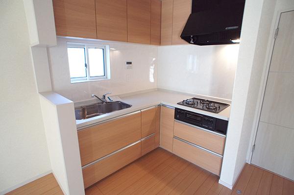 Kitchen. L-shaped kitchen, which is friendly to the housework flow line Indoor (11 May 2013) Shooting 9 Building