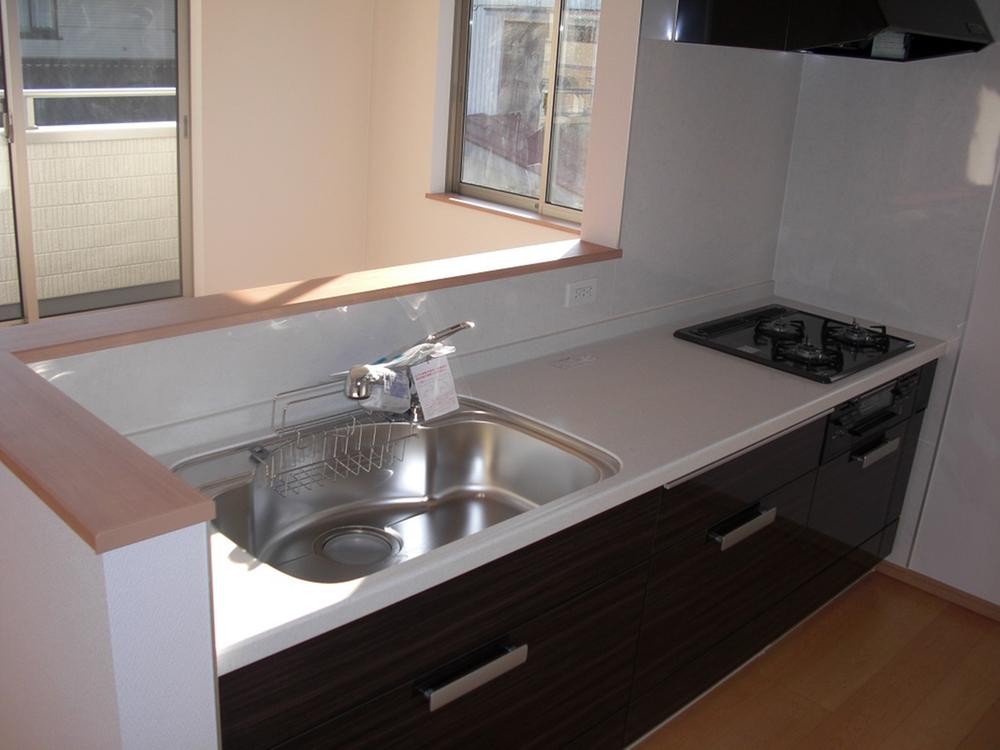 Kitchen. Popular face-to-face kitchen adoption. 