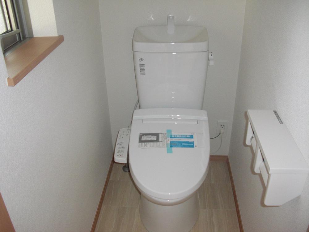 Toilet. Indoor (11 May 2013) Shooting