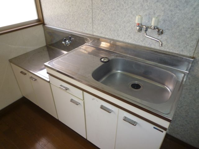 Kitchen. Gas stove can be installed.