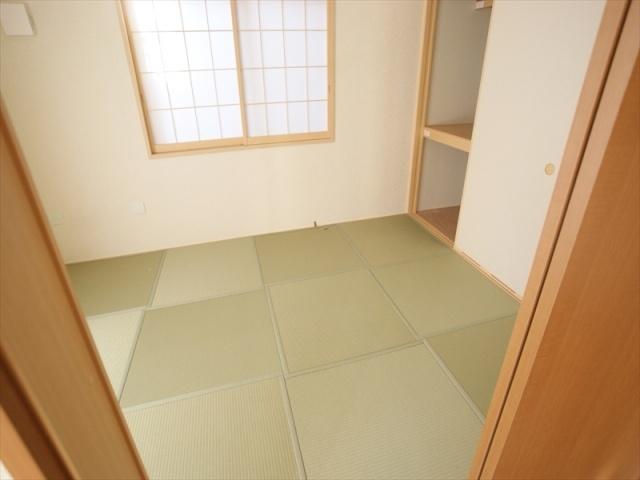 Non-living room. Japanese-style room of calm atmosphere