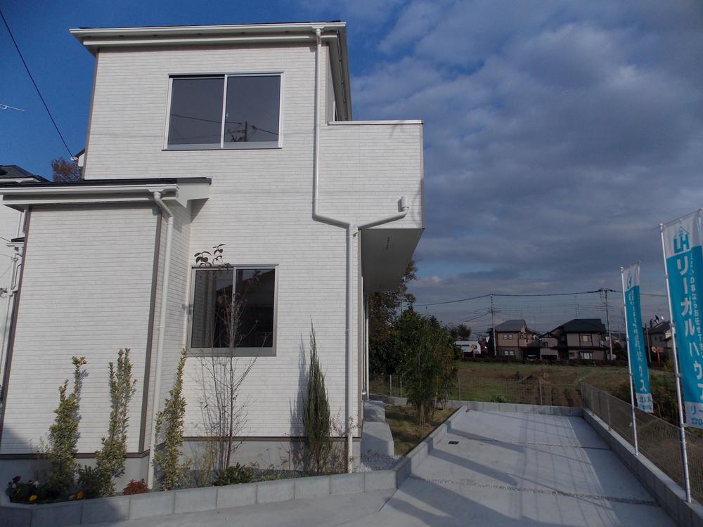 Parking lot. Local (11 May 2013) Shooting