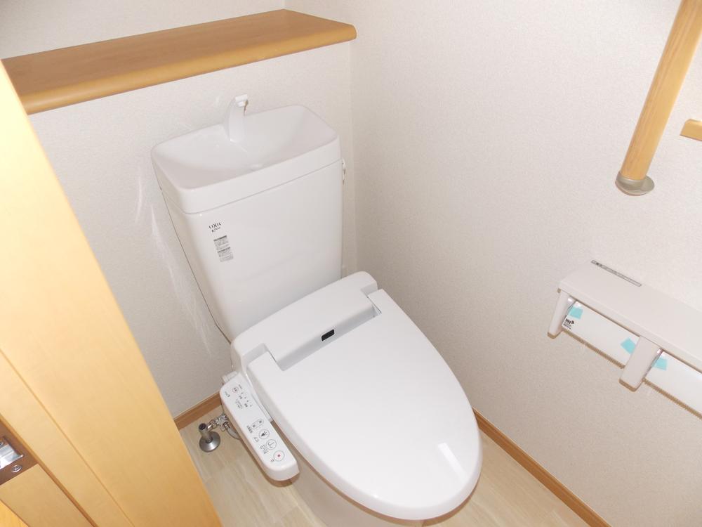 Toilet. Indoor (11 May 2013) Shooting