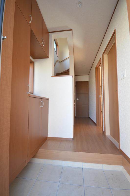 Entrance. 15 Building Entrance