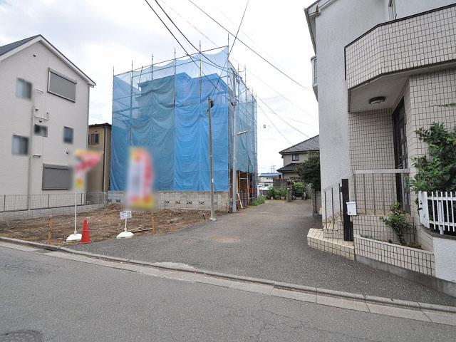 Local photos, including front road. Contact road situation