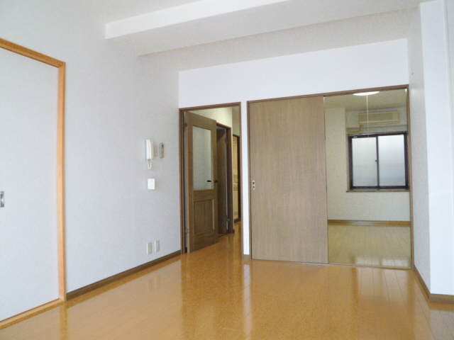 Living and room. Same property, Is another of the room.