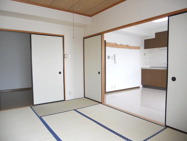 Other room space. Japanese-style room ・ Western style room ・ Spacious space can open dining all ・ ・ ・