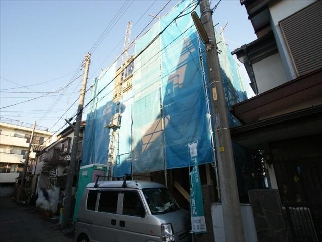 Local photos, including front road. Leafy quiet residential area