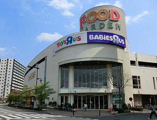 Supermarket. 110m to La Vigne (super)