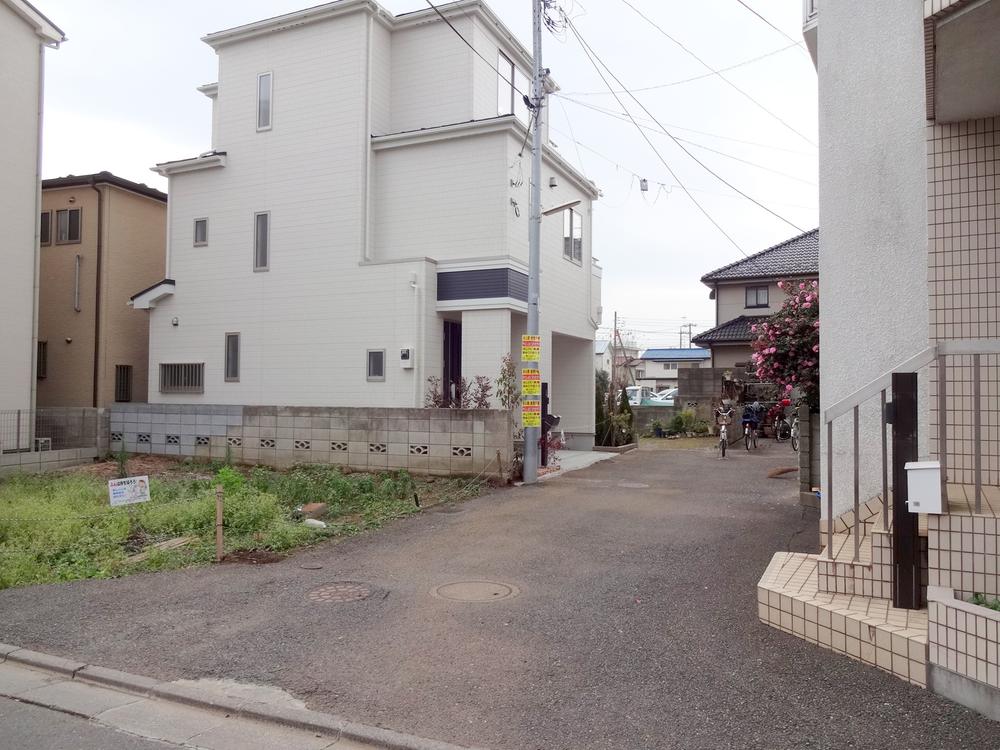 Local photos, including front road. Local (11 May 2013) Shooting