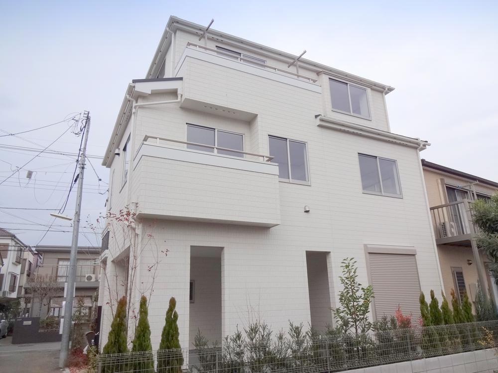 Local appearance photo. Local (11 May 2013) Shooting