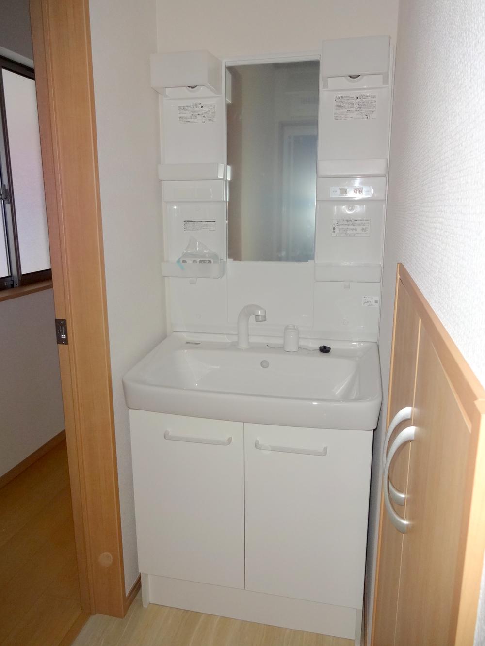 Wash basin, toilet. Indoor (11 May 2013) Shooting