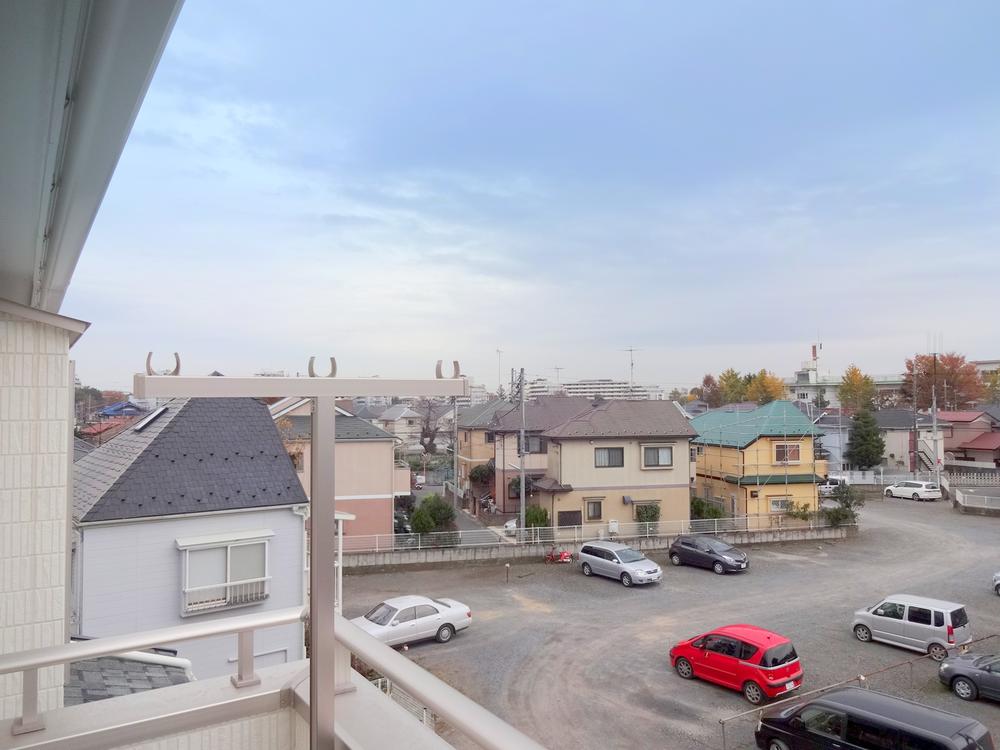 View photos from the dwelling unit. View from the site (November 2013) Shooting