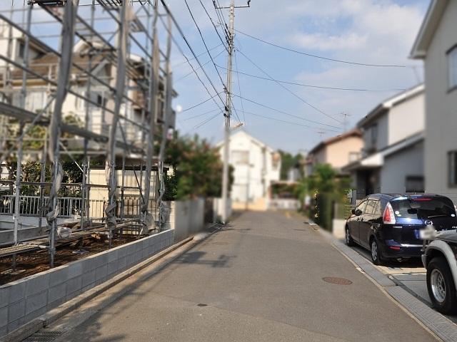 Local photos, including front road. Contact road situation