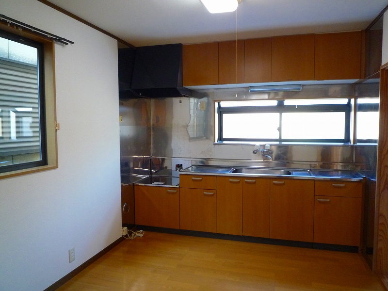 Kitchen. Spacious kitchen